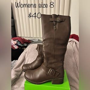 Talk brown boots. Size 8